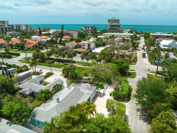 Three Bedroom Lido Key Vacation Home Sleeps Eight Guests
